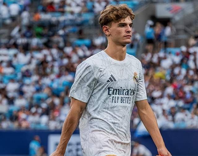 赛场增添了 赛场增添了